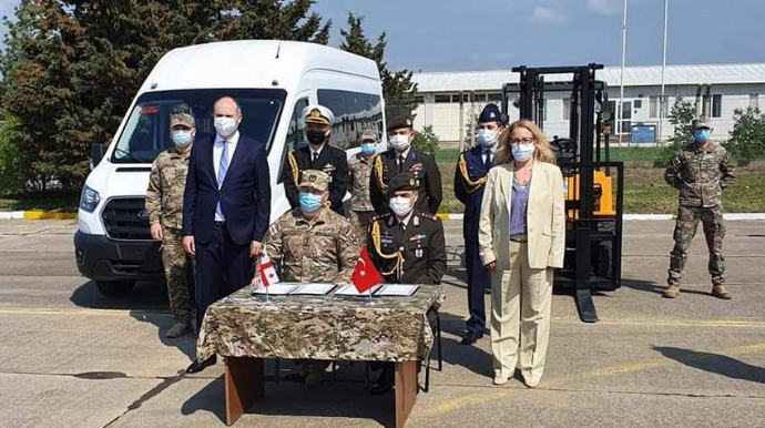 Türkiyə Gürcüstanın Marneuli hərbi aerodromunun bərpasına başlayıb  - FOTO