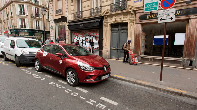 Bu ölkədə polis “SATILIR”  elanlı avtomobilləri müsadirə edir