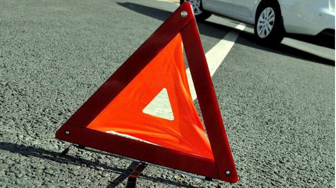 Yevlaxda "Mercedes" və "Priora"  toqquşub, xəsarət alan var 