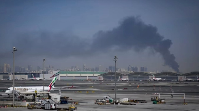 Dubay aeroportu vuruldu - Təyyarələr eniş edə bilmir   - VİDEO