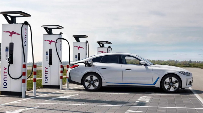 Dünyada ən çox satılan elektrikli avtomobil markası - SİYAHI 