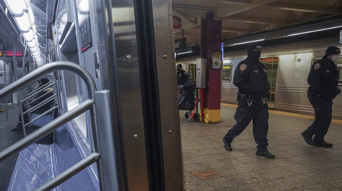 Nyu-York polisi metroda silahlı hücum törədən şəxsi həbs edib