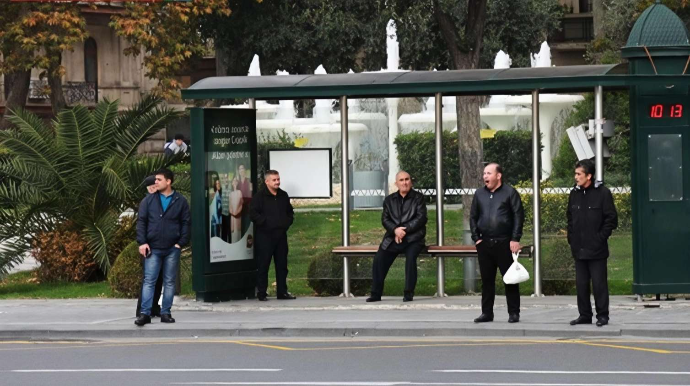 Yarım saatdan bir gələn avtobuslar, uzaq dayanacaqlar - 16 ildir davam edən əzab 