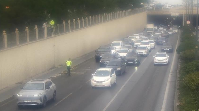 Sürücülərin nəzərinə! - Qəza səbəbindən bu yolda tıxac var - FOTO