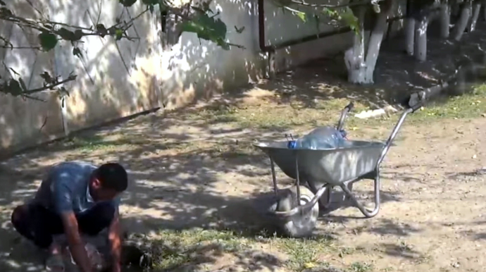 "Uşaq bezləri ilə dolu arxın suyunu duruldub içirik" - Acınacaqlı vəziyyət - VİDEO 