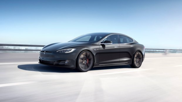“Tesla” Model S elektromobilinin dizaynını dəyişdi