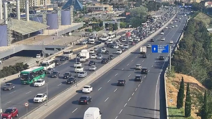 Bu yollarda tıxac var - SİYAHI 