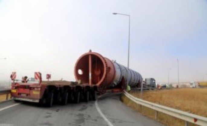 Azərbaycana gətirilən bu yük yolda ilişdi - VİDEO