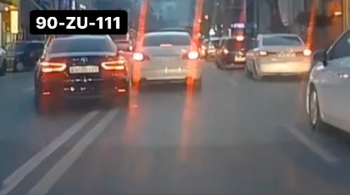 Qarşı yola çıxan sürücü qayda pozdu - VİDEO