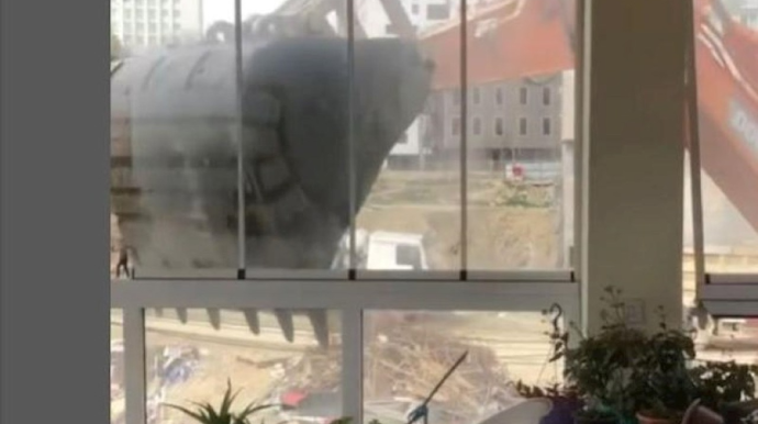 Qanunsuz söküntü ilə bağlı həbs edilən ekskavator sürücüsü azadlığa buraxıldı 