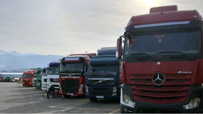 Gömrükdə saxlanılan Azərbaycanın yük avtomobilləri sərbəst buraxılıblar 