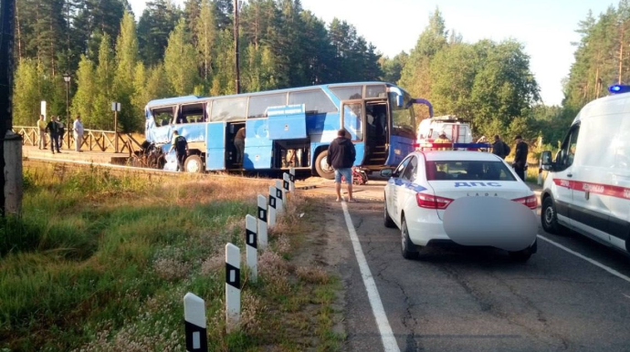 Rusiyada qatar ilə avtobus toqquşdu - Ölənlər var