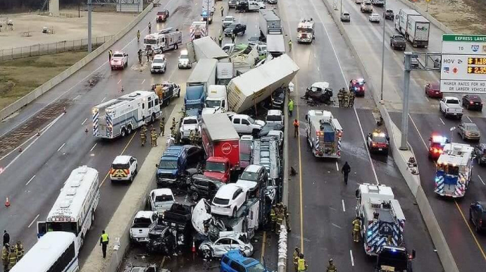 ABŞ-də 150-dən çox maşın toqquşub, yeddi nəfər ölüb 