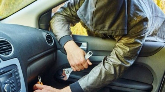 Bakıda keçmiş məhkum maşın qaçırdı 