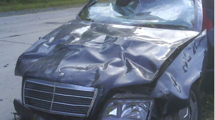 Qazaxda "Mercedes"lə "07" toqquşdu - 1 nəfər xəsarət aldı 