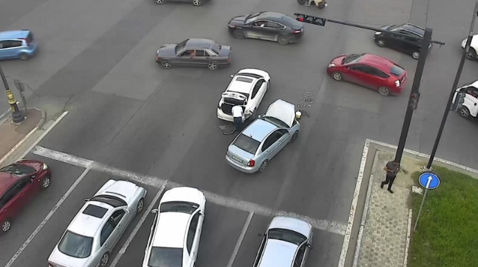 8 Noyabr prospektində qəza sıxlıq yaratdı   - FOTO