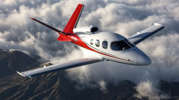 Göyərtəsində 14 nəfərin olduğu təyyarə qəzaya uğrayıb, xəsarət alanlar var