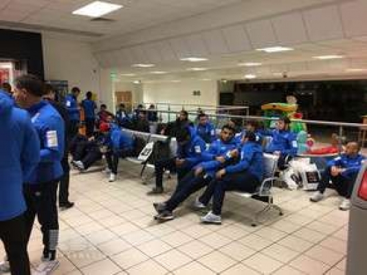 Futbolçularımızın təyyarəsində problem yarandı