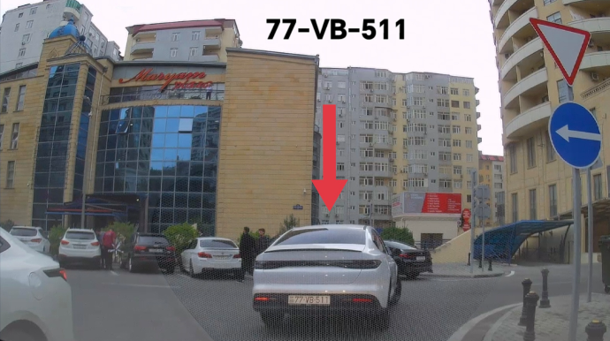 В Баку очередной водитель грубо нарушил ПДД — ВИДЕО