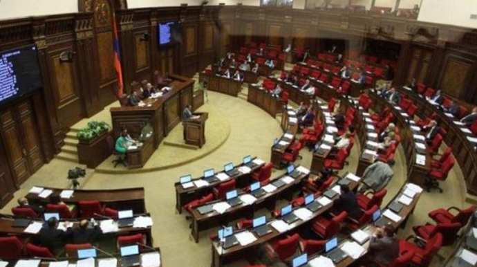 Парламент Армении отказался отменить военное положение в стране