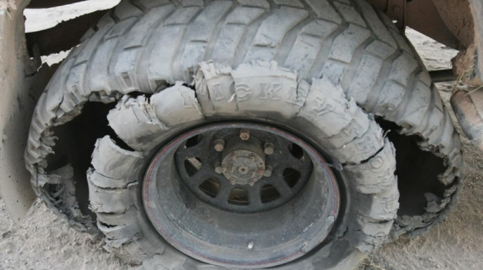 Ucarda kombaynın təkəri partlayıb, bir nəfər ölüb 