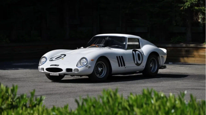 Dünyada yeganə olan avtomobil hərraca çıxarılacaq - FOTO