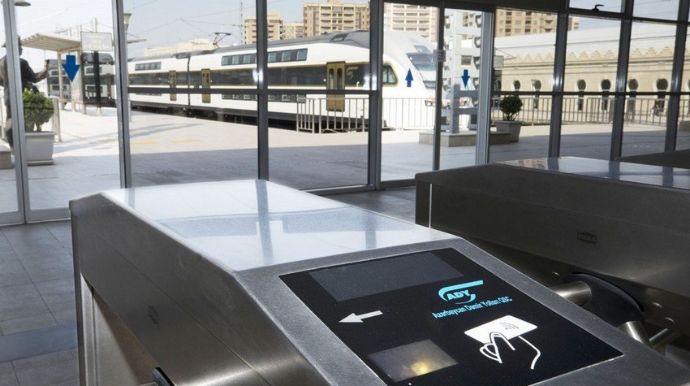 Bakı-Sumqayıt qatarında  bank kartları ilə ödənişin tətbiqinə başlanılır