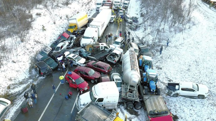 ABŞ-da güclü qar: 50-dən çox avtomobil toqquşdu – ANBAAN VİDEO 