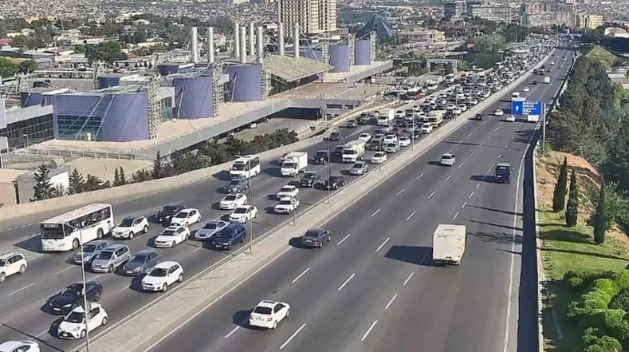 Bakının bir sıra yollarında tıxac var - SİYAHI