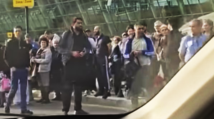 Aeroportda taksi dəyişikliyindən sonrakı vəziyyət - VİDEO