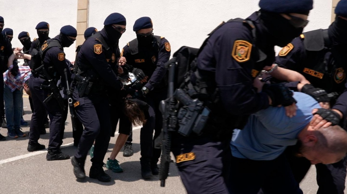 Bakıda saxlanılan ruslara Konsulluq girişi təmin olundu - YENİLƏNİB