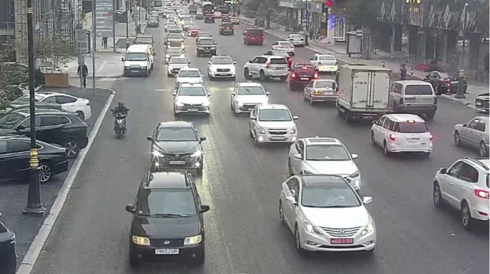 Bakının bir sıra yollarında nəqliyyatın sıxlığı yarandı 