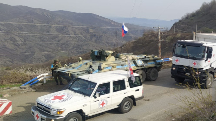 İçində erməni əsilli sakinlər olan BQXK maşınları Laçın istiqamətinə maneəsiz keçib   - FOTO