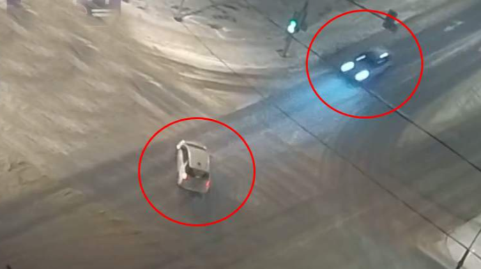 “BMW X5”lə toqquşan “Honda”nın sərnişini yola düşdü – Yolayrıcında qəza - VİDEO 