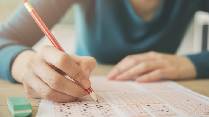 Buraxılış imtahanında 300 bal toplayanların sayı az ola bilər - EKSPERT 