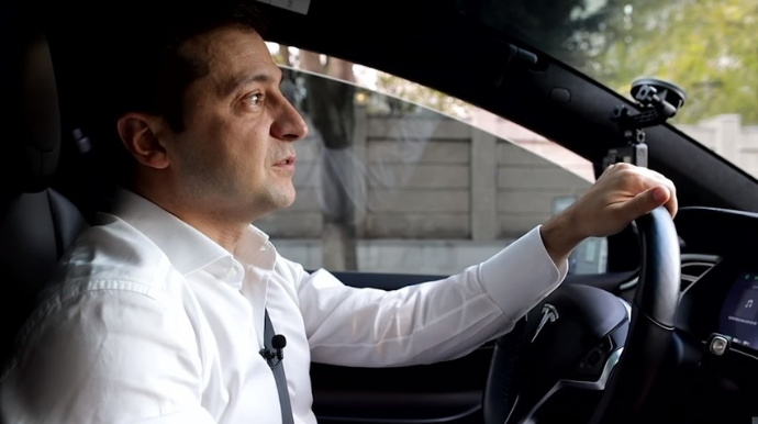 Zelenskinin avtomobili qəzaya düşdü: Xəsarət alan var - VİDEO 