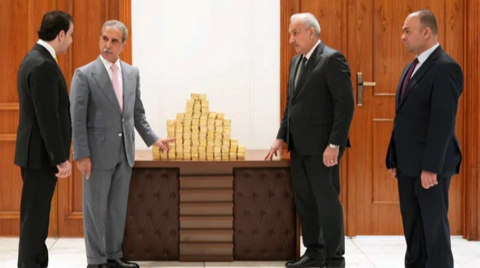 Məmurlardan 375 kiloqram qızıl müsadirə edildi - İraqda rüşvət və korrupsiya istintaqı - FOTO