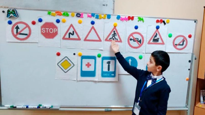 Deputatdan TƏKLİF:  Məktəblərdə yol hərəkəti qaydaları tədris olunsun