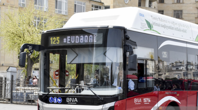 Paytaxtdadkı bəzi marşrut avtobuslarında 20 dəqiqəyə yaxın gecikmə olub 