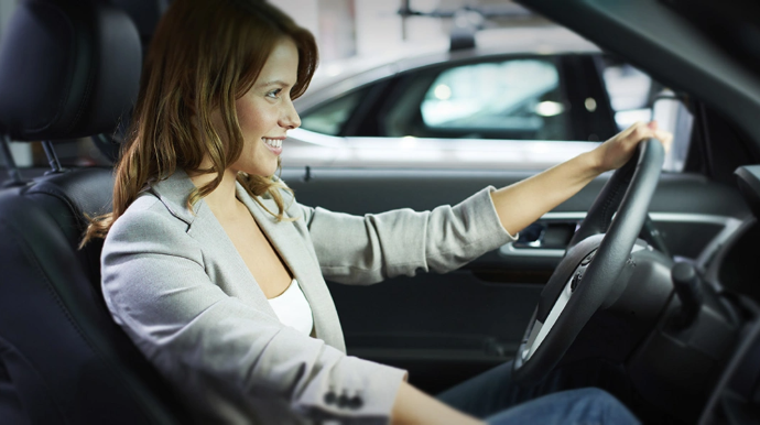 Azərbaycanda qadın sürücülərin sayı ARTDI 