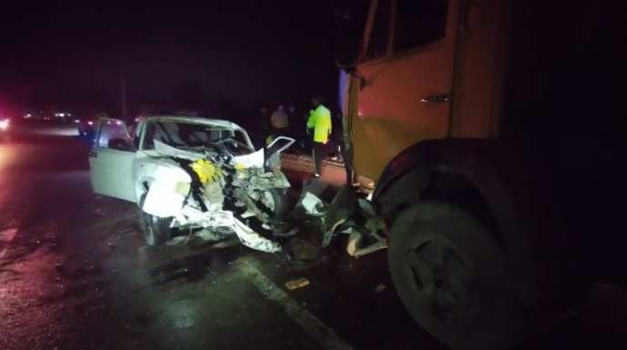 Yük maşını minik avtomobili ilə toqquşub - Yaralılar var 