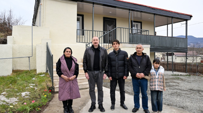 İlham Əliyev Heyvalı kəndində görülmüş işlərlə tanış oldu - FOTOLAR  - YENİLƏNİB