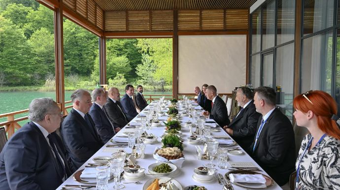 Qəbələdə İlham Əliyevin adından Çexiyanın baş nazirinin şərəfinə rəsmi lanç verilib - FOTO