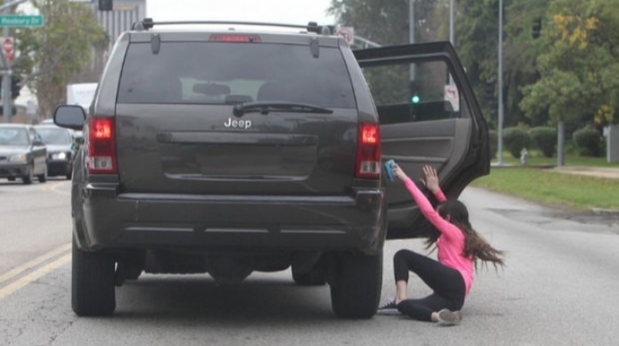 DİN-dən ərin arvadını hərəkətdə olan maşından atması barədə AÇIQLAMA 