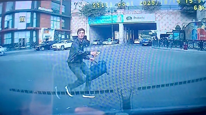 Около станции метро "Нефтчиляр" водитель чуть не сбил пешехода— ВИДЕО 