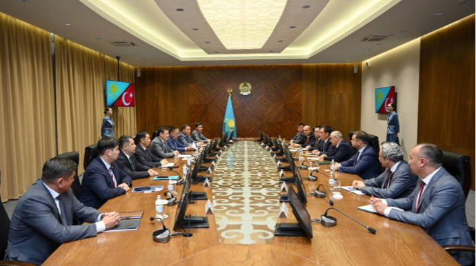 Türkiyə şirkəti Qazaxıstanda dəmir yolu ötürücüləri inşa edəcək - FOTO