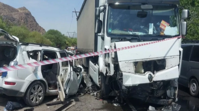 Ermənistanda yol qəzasında 3 nəfər ölüb, bir nəfər yaralanıb 