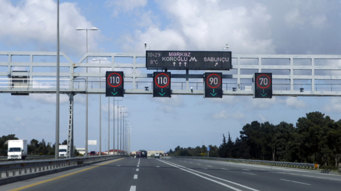 На трассе от зыхской транспортной развязки до аэропорта снижен скоростной режим 