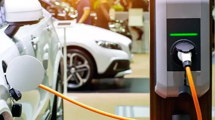 Азербайджан импортировал на 860 электромобилей меньше за первые десять месяцев года