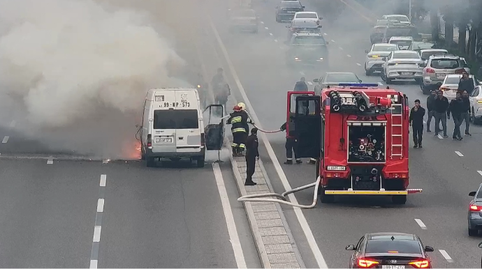 Bakının əsas prospektində yük avtomobili alışıb yandı - FOTOLAR   